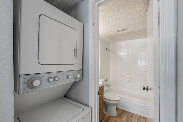 2300 Bamboo Drive N111, Arlington, TX 76006