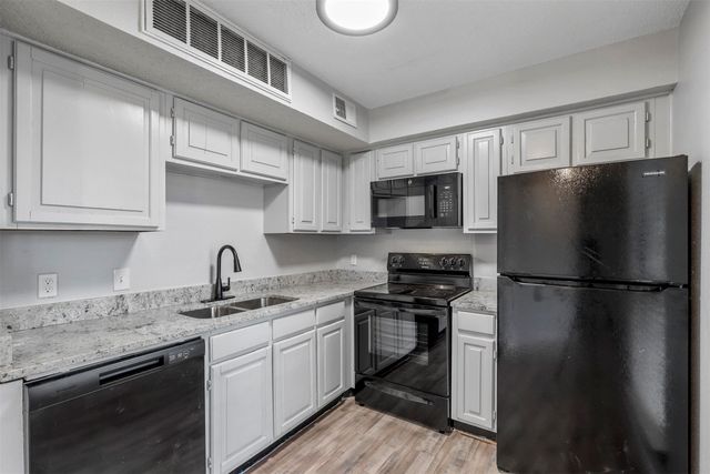 2300 Bamboo Drive N111, Arlington, TX 76006