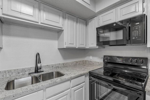 2300 Bamboo Drive N111, Arlington, TX 76006