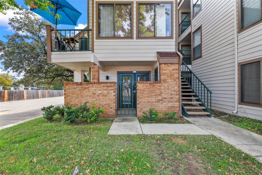 2300 Bamboo Drive N111, Arlington, TX 76006