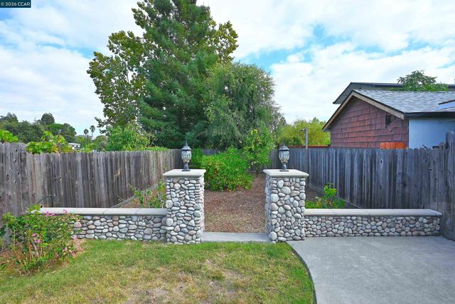 1124 Bush St, Martinez, CA 94553