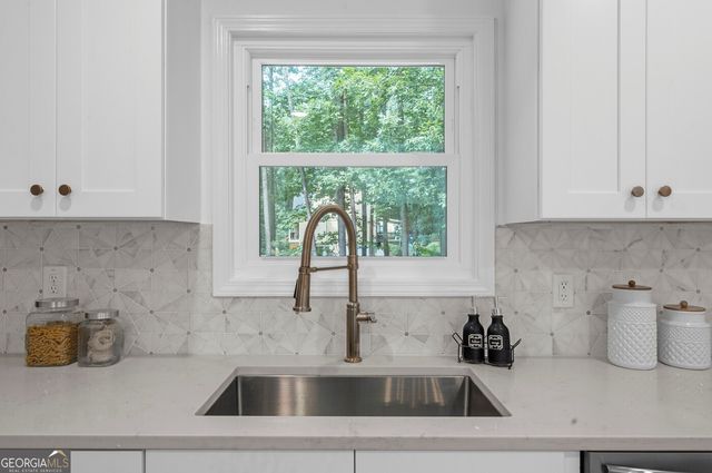 926 Allatoona Road, Woodstock, GA 30189