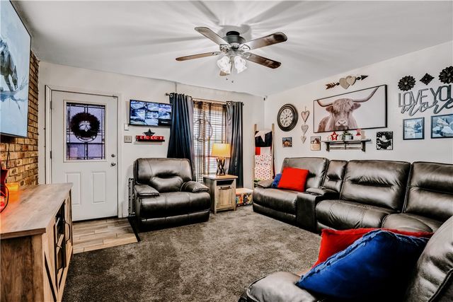 305 Birchwood Dr, Kingsville, TX 78363