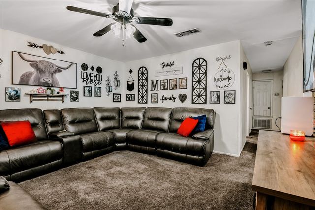 305 Birchwood Dr, Kingsville, TX 78363