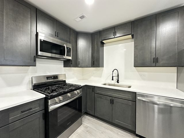 1937 W GRAND Avenue 2, Chicago, IL 60622