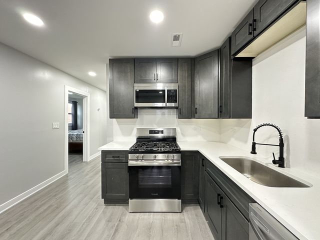 1937 W GRAND Avenue 2, Chicago, IL 60622