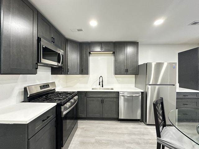 1937 W GRAND Avenue 2, Chicago, IL 60622