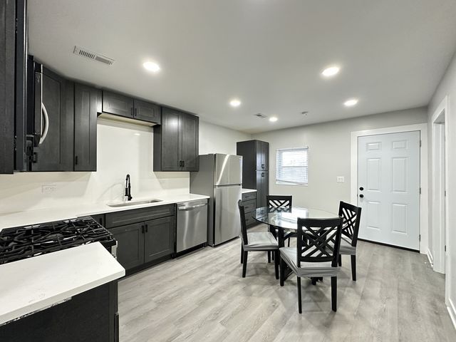 1937 W GRAND Avenue 2, Chicago, IL 60622