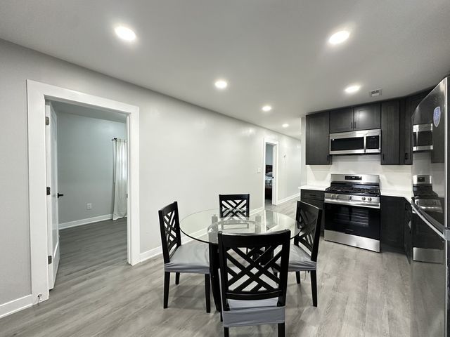 1937 W GRAND Avenue 2, Chicago, IL 60622