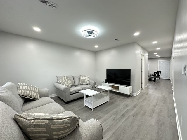 1937 W GRAND Avenue 2, Chicago, IL 60622