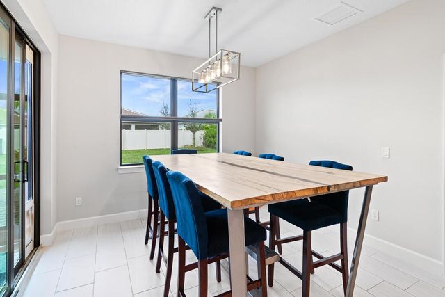 519 SE Villandry Way, Port St Lucie, FL 34984