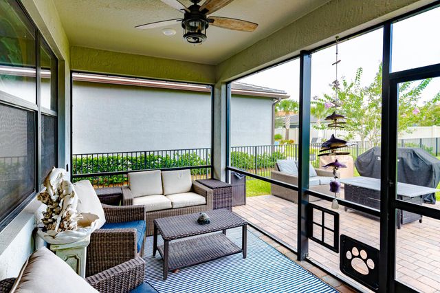 519 SE Villandry Way, Port St Lucie, FL 34984