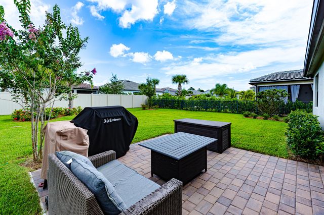 519 SE Villandry Way, Port St Lucie, FL 34984