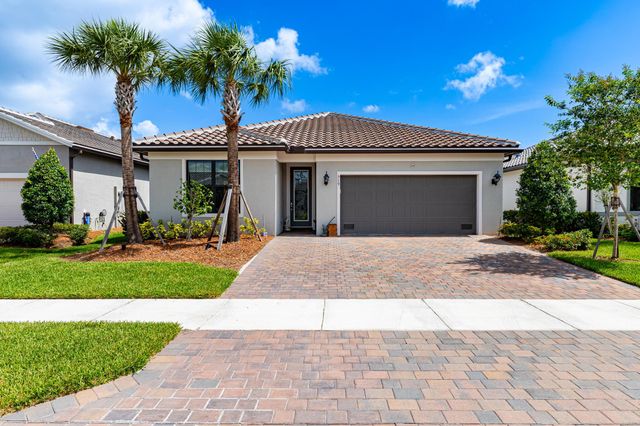 519 SE Villandry Way, Port St Lucie, FL 34984