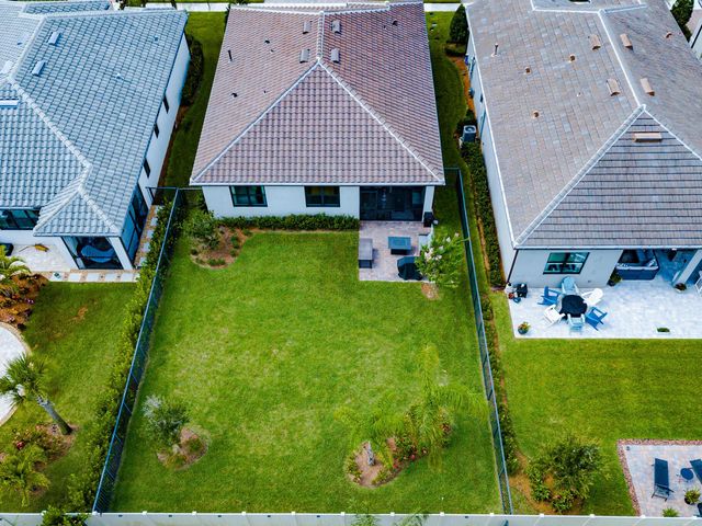 519 SE Villandry Way, Port St Lucie, FL 34984