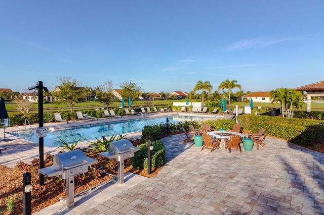 519 SE Villandry Way, Port St Lucie, FL 34984