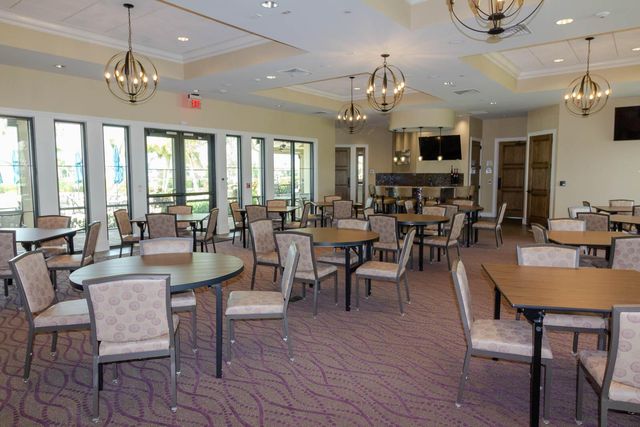 519 SE Villandry Way, Port St Lucie, FL 34984