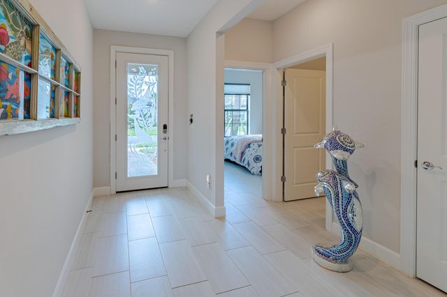 519 SE Villandry Way, Port St Lucie, FL 34984