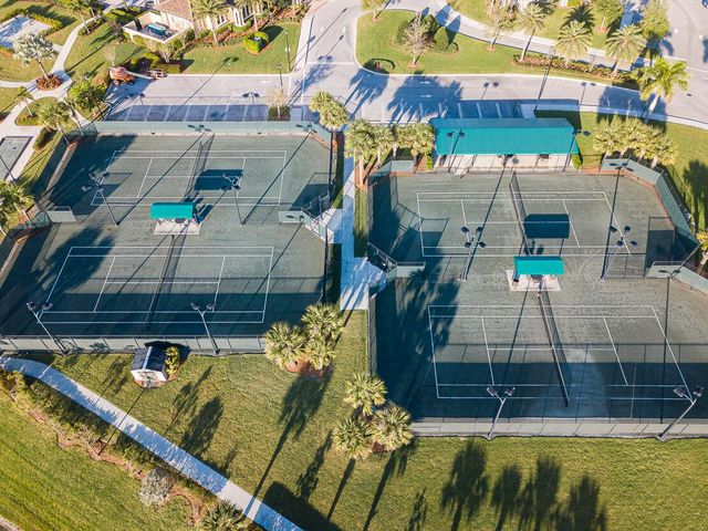 519 SE Villandry Way, Port St Lucie, FL 34984