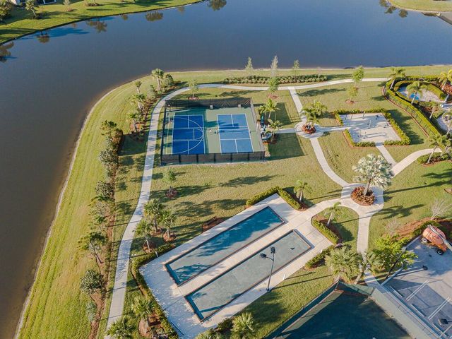 519 SE Villandry Way, Port St Lucie, FL 34984