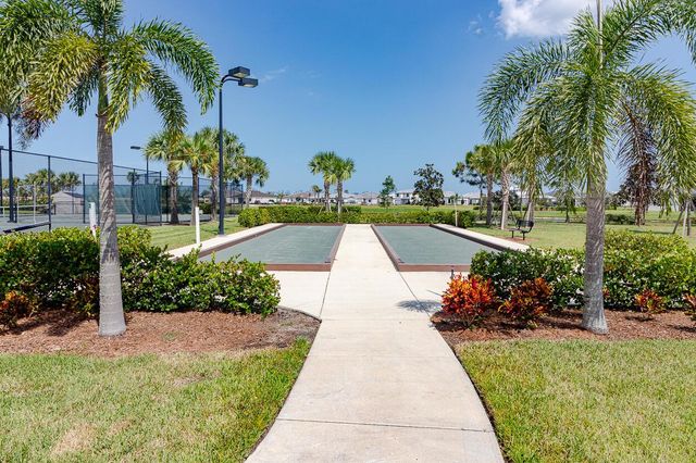 519 SE Villandry Way, Port St Lucie, FL 34984