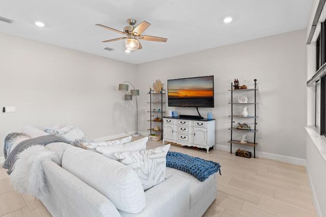 519 SE Villandry Way, Port St Lucie, FL 34984