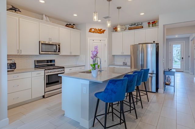 519 SE Villandry Way, Port St Lucie, FL 34984