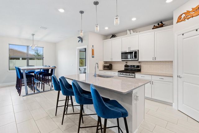 519 SE Villandry Way, Port St Lucie, FL 34984