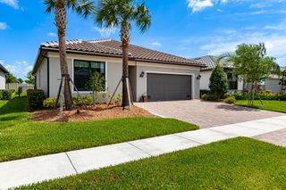519 SE Villandry Way, Port St Lucie, FL 34984