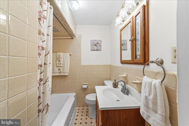 4114 NAAMANS CREEK RD, Upper Chichester, PA 19061