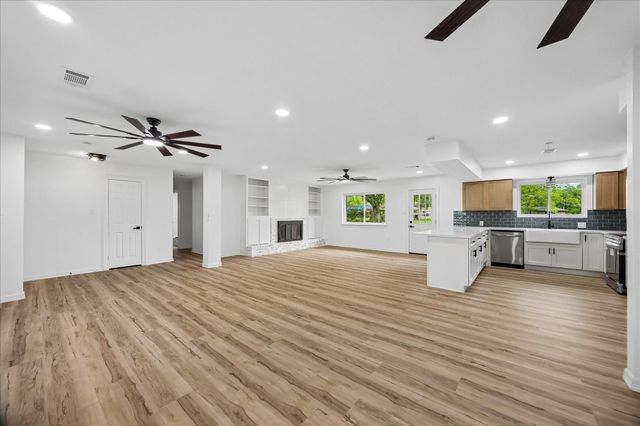 1107 Hallie Street, Sweeny, TX 77480