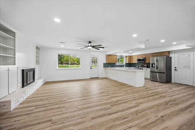 1107 Hallie Street, Sweeny, TX 77480