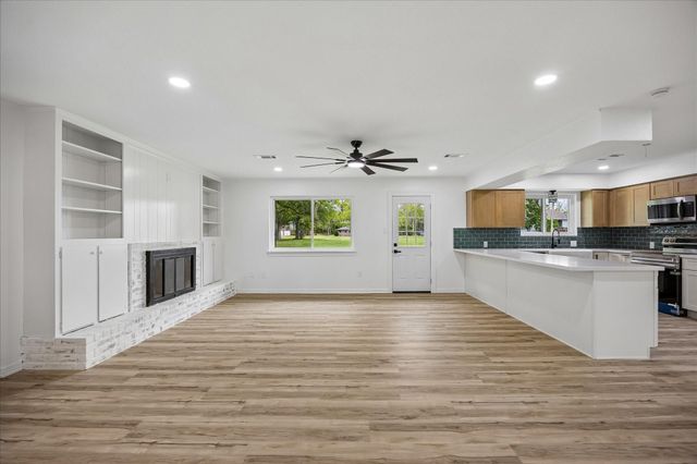 1107 Hallie Street, Sweeny, TX 77480