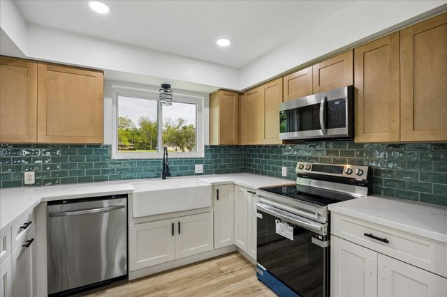 1107 Hallie Street, Sweeny, TX 77480