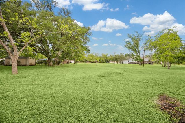 1107 Hallie Street, Sweeny, TX 77480