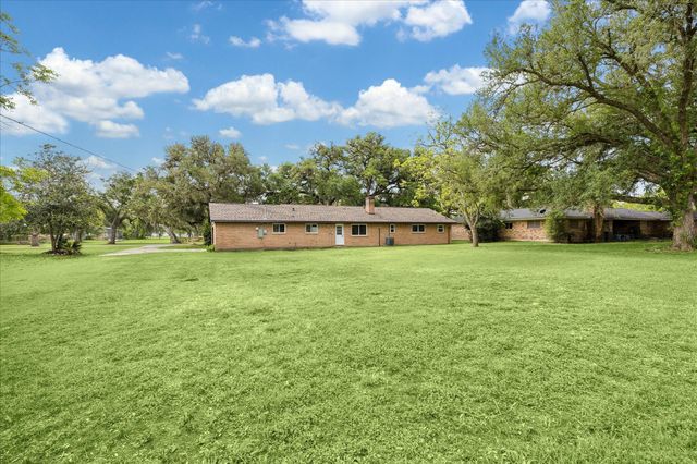 1107 Hallie Street, Sweeny, TX 77480