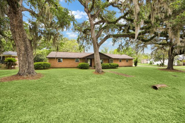1107 Hallie Street, Sweeny, TX 77480