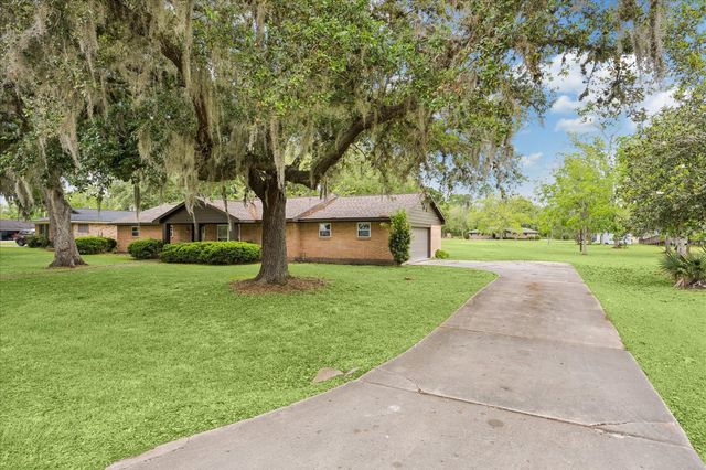 1107 Hallie Street, Sweeny, TX 77480