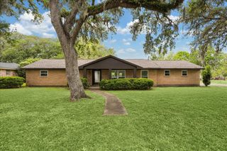 1107 Hallie Street, Sweeny, TX 77480