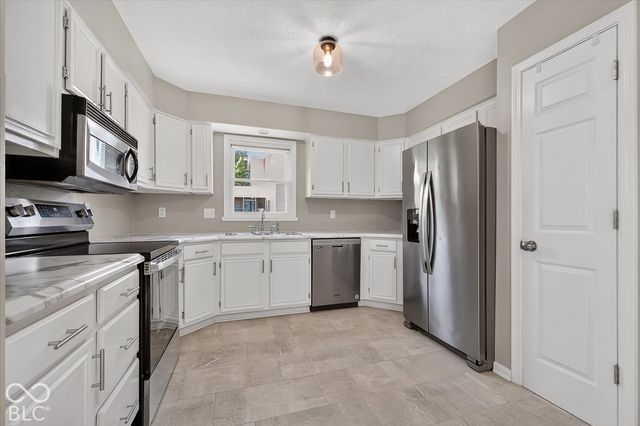 7599 Meadow Ridge Drive, Fishers, IN 46038