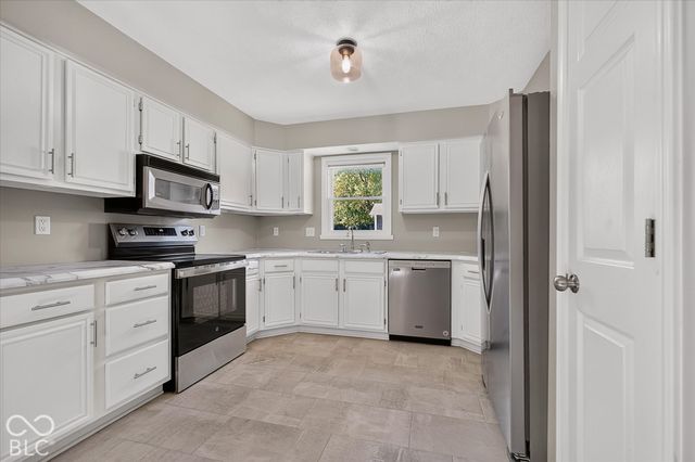 7599 Meadow Ridge Drive, Fishers, IN 46038