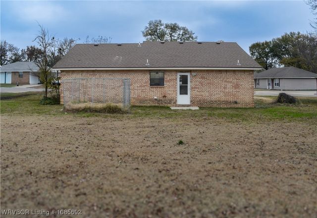 109 W Howard Street, Roland, OK 74954