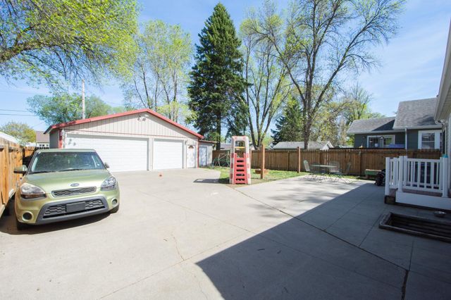 906 14th Street N, Moorhead, MN 56560
