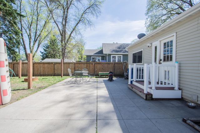 906 14th Street N, Moorhead, MN 56560