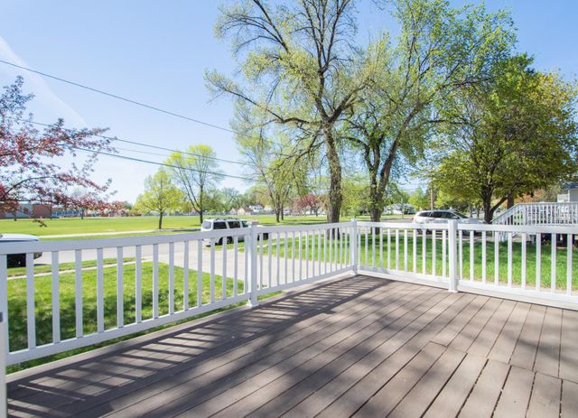 906 14th Street N, Moorhead, MN 56560