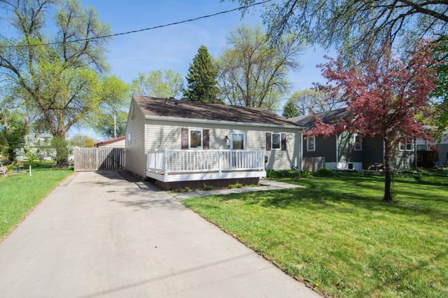 906 14th Street N, Moorhead, MN 56560