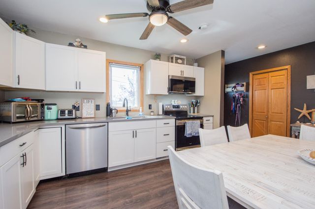 906 14th Street N, Moorhead, MN 56560