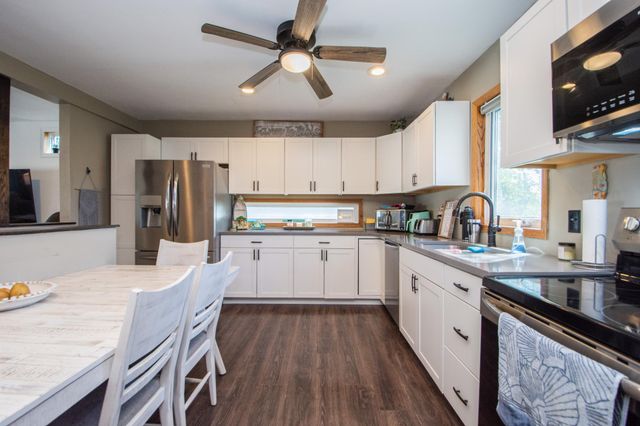 906 14th Street N, Moorhead, MN 56560