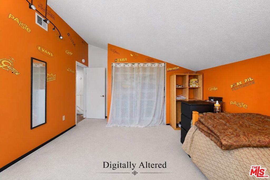 Image 13 of property listing at 2114 Rhonda Street, Oxnard, CA 93036