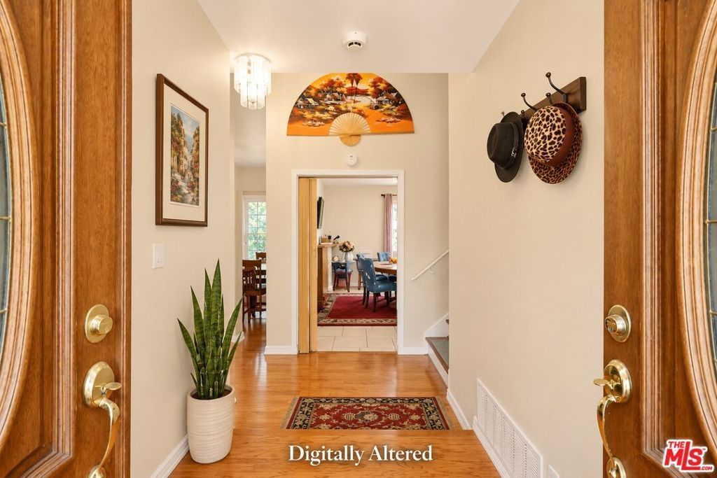 Image 3 of property listing at 2114 Rhonda Street, Oxnard, CA 93036